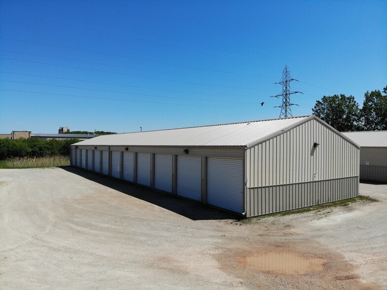 2285 Northern Rd, Neenah, WI for sale - Building Photo - Image 2 of 22