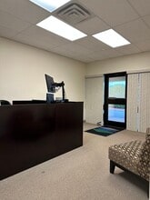 4601 Hollow Tree Dr, Arlington, TX for lease Lobby- Image 1 of 4