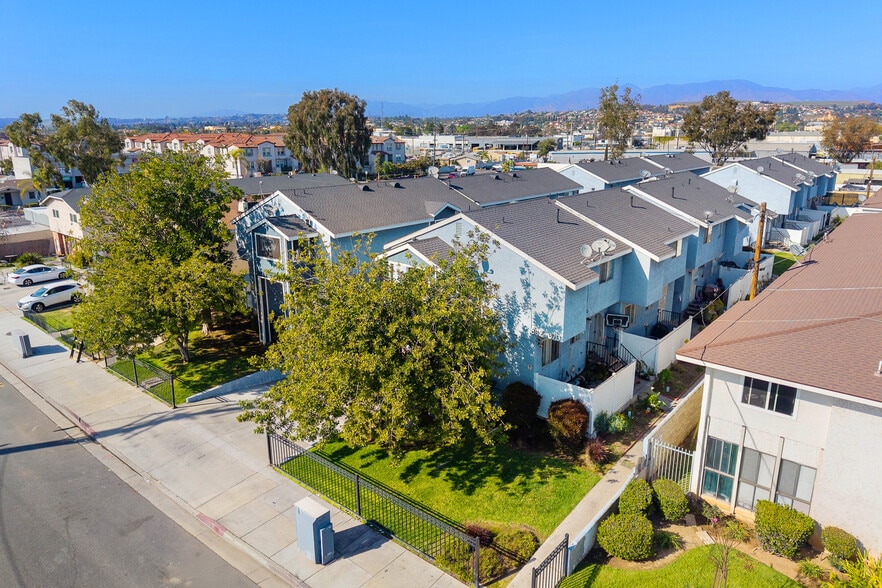 862-892 W Mines Ave, Montebello, CA for sale - Building Photo - Image 1 of 20