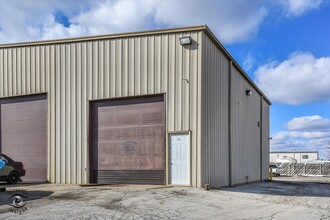 46 Stonehill Rd, Oswego, IL for lease Building Photo- Image 1 of 6