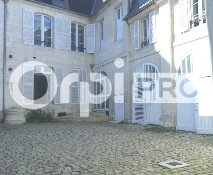 Office in Bourges for lease - Building Photo - Image 1 of 6