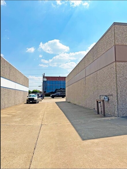 1914 Silver St, Garland, TX for sale - Building Photo - Image 3 of 3