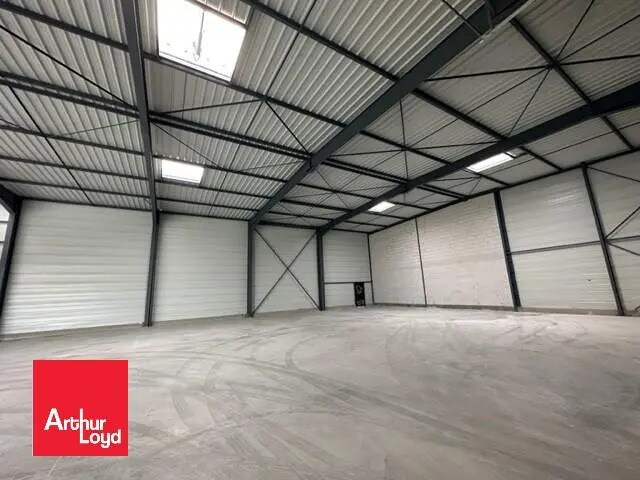 Flex in Mainvilliers for lease - Interior Photo - Image 3 of 5