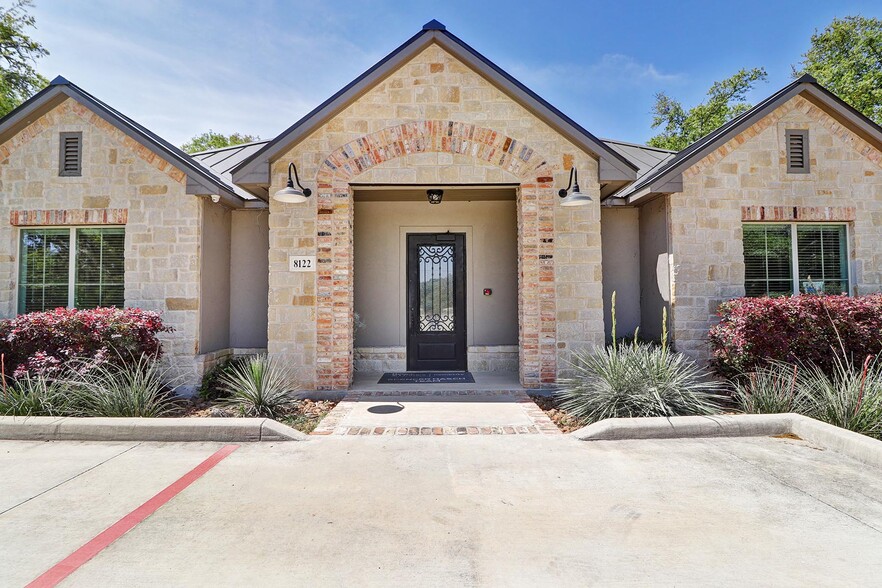 8122 Whisper Oak, San Antonio, TX for lease - Building Photo - Image 2 of 10