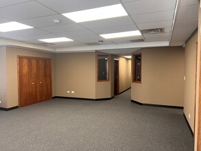 2095 Stonington Ave, Hoffman Estates, IL for lease Interior Photo- Image 1 of 4