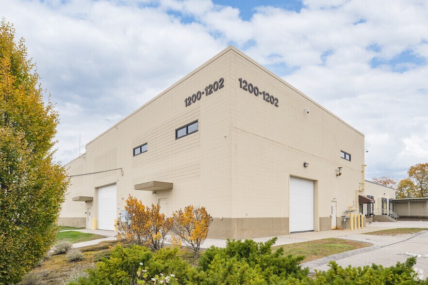 1200-1202 Jefferson Blvd, Warwick, RI for sale - Primary Photo - Image 1 of 1