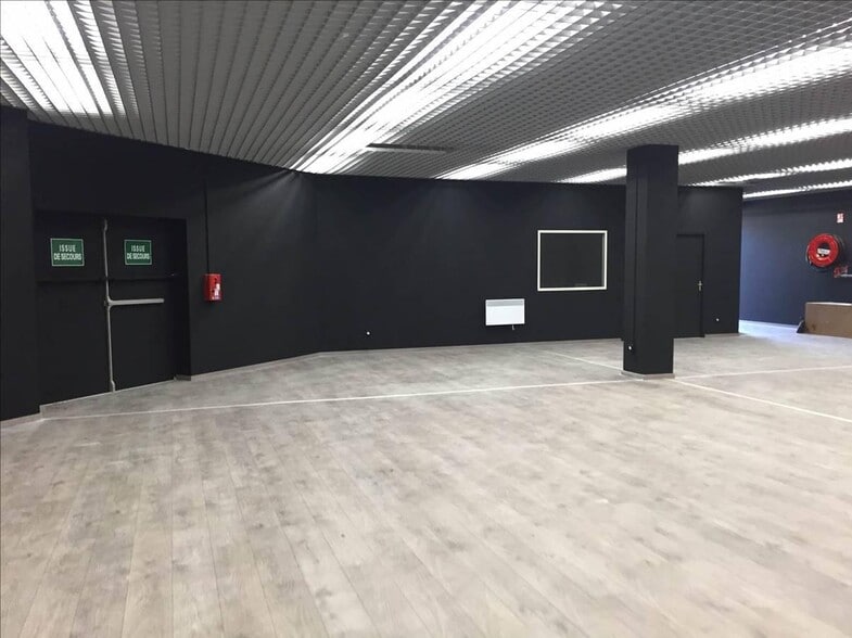 Retail in Vélizy-Villacoublay for lease - Building Photo - Image 2 of 4