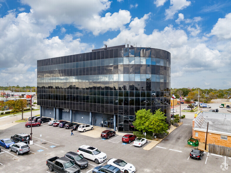 213 W Southmore Ave, Pasadena, TX for lease - Building Photo - Image 3 of 10