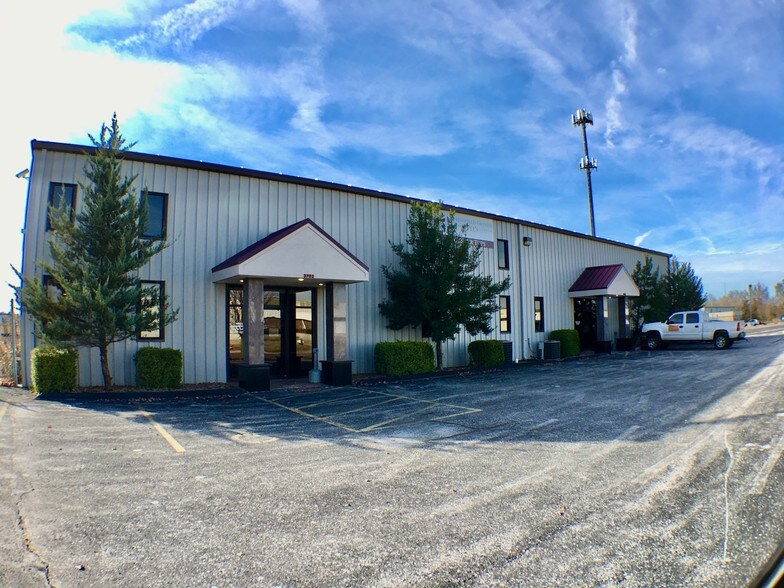 3702 E Kerr St, Springfield, MO for sale - Building Photo - Image 1 of 1