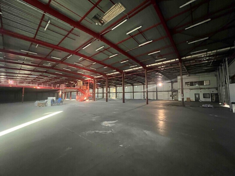 Industrial in Tres Cantos, Madrid for sale - Interior Photo - Image 2 of 23