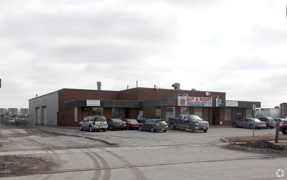 7111 Fir Tree Dr, Mississauga, ON for sale - Primary Photo - Image 1 of 1