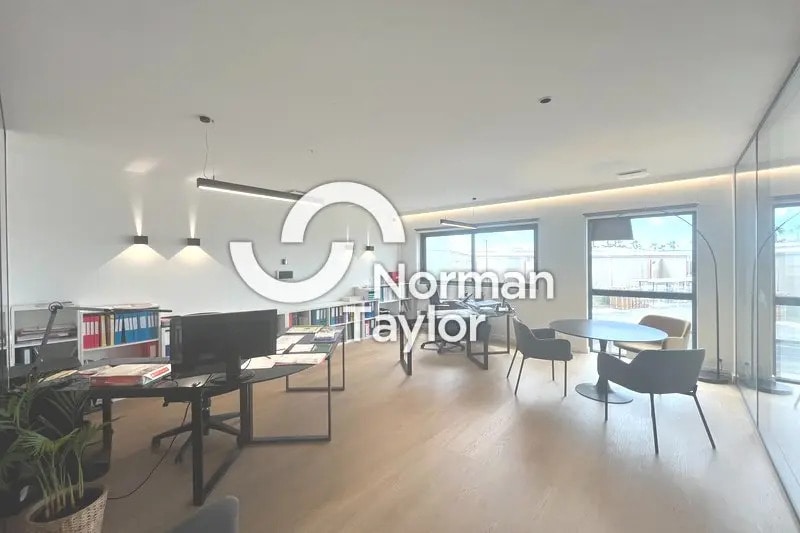 Office in Mauguio for sale Interior Photo- Image 1 of 4