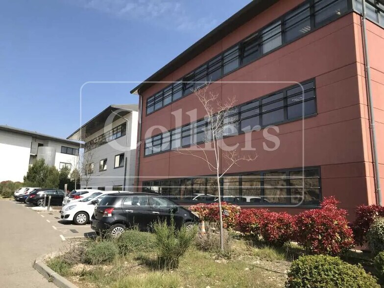 Office in Aix-en-Provence for lease - Building Photo - Image 1 of 4