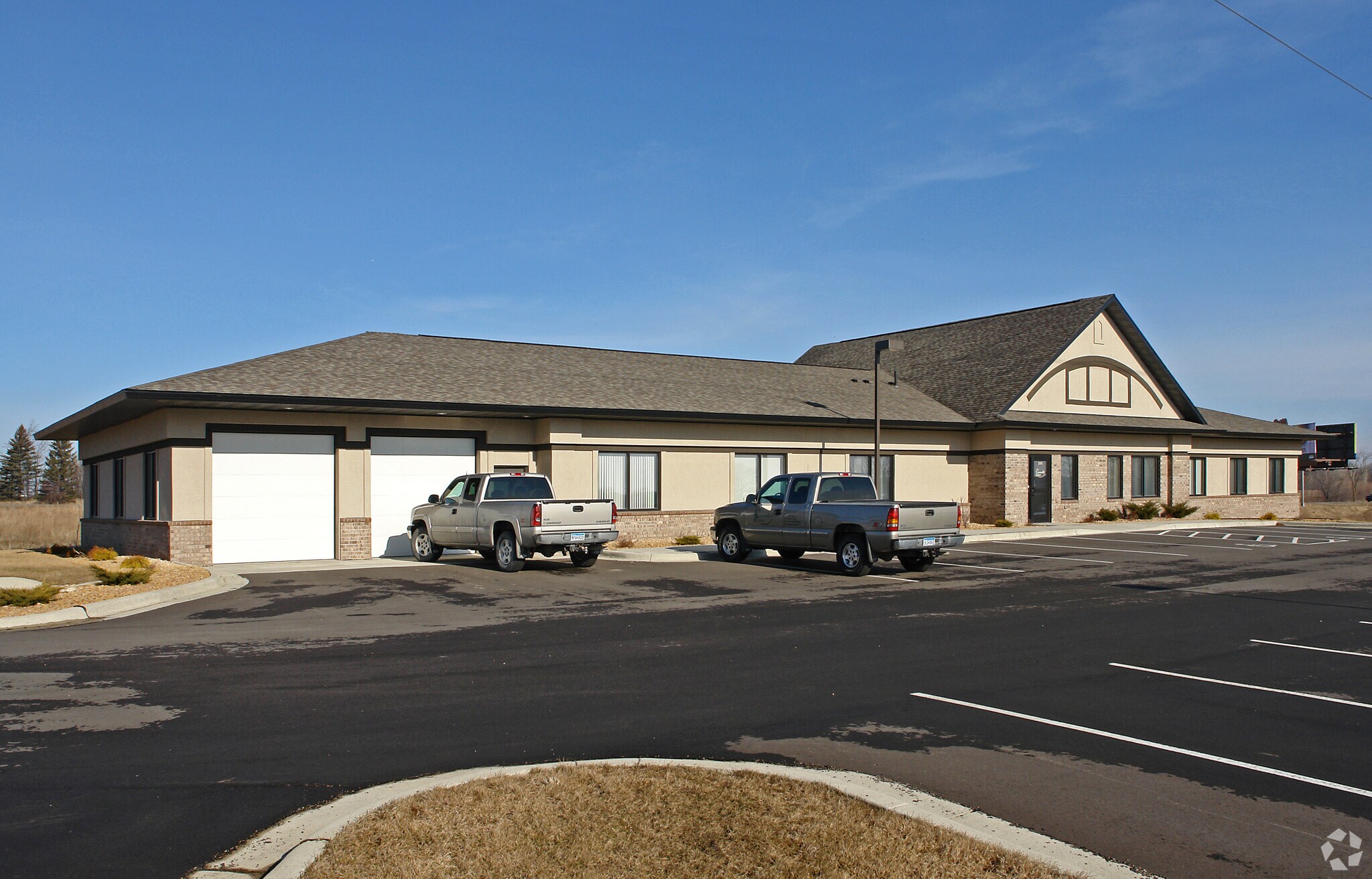 1900 Cardinal Ln, Faribault, MN for sale Primary Photo- Image 1 of 1