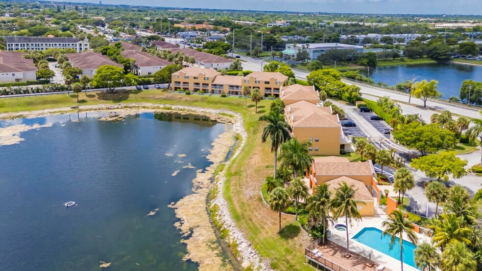 5200 NW 31ST AVE 2 CONDO SALE E96 & E98 portfolio of 2 properties for sale on LoopNet.com - Building Photo - Image 3 of 12