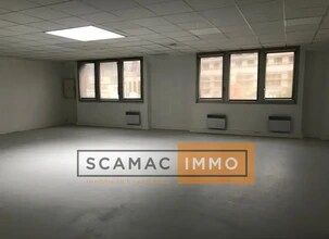 Flex in Paris for lease Interior Photo- Image 2 of 2