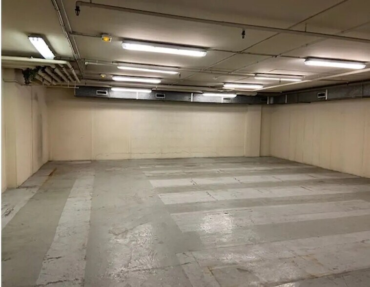 Flex in Saint-Cloud for sale - Building Photo - Image 1 of 4