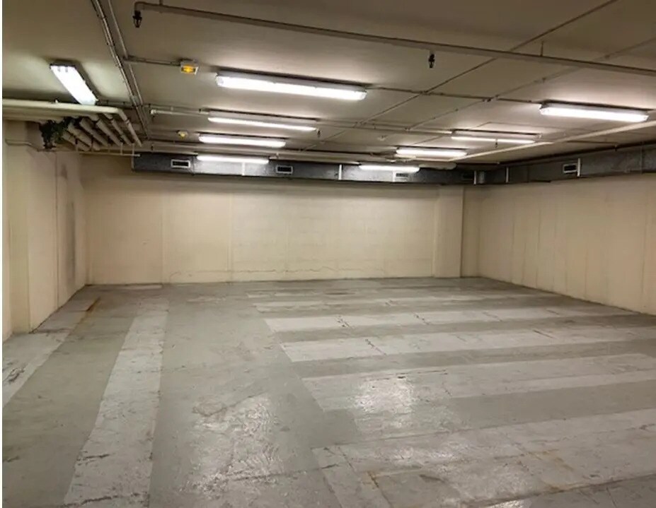 Flex in Saint-Cloud for sale Building Photo- Image 1 of 5