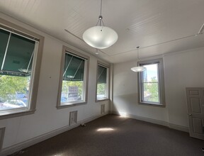 1004 Farnam St, Omaha, NE for lease Interior Photo- Image 2 of 2