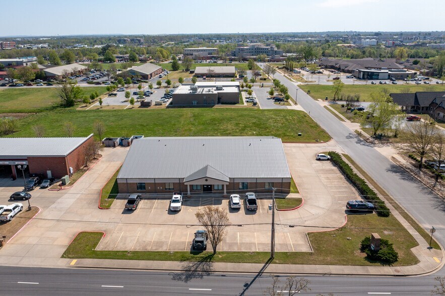 2903 SE J St, Bentonville, AR for sale - Building Photo - Image 2 of 14