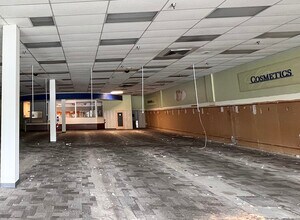 1650 Dreshertown Rd, Dresher, PA for lease Interior Photo- Image 2 of 2