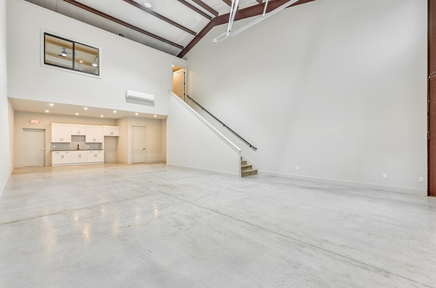 15210 Fitzhugh Rd, Austin, TX for lease - Interior Photo - Image 2 of 30