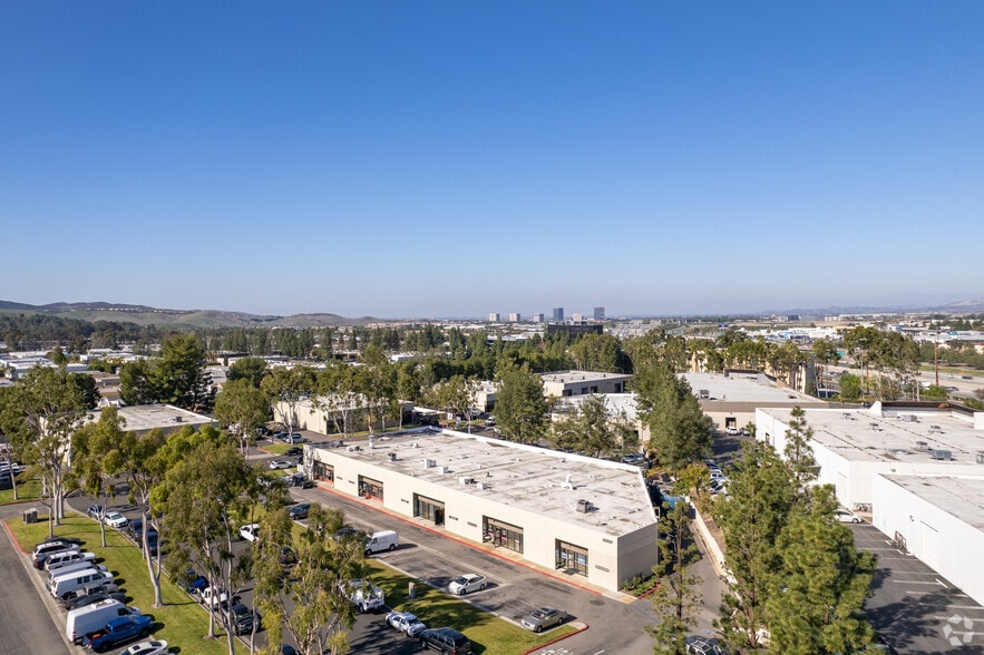 23461 Ridge Route Dr, Laguna Hills, CA for lease - Building Photo - Image 2 of 15