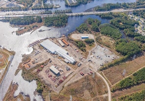 Truck parking, outdoor storage - Warehouse