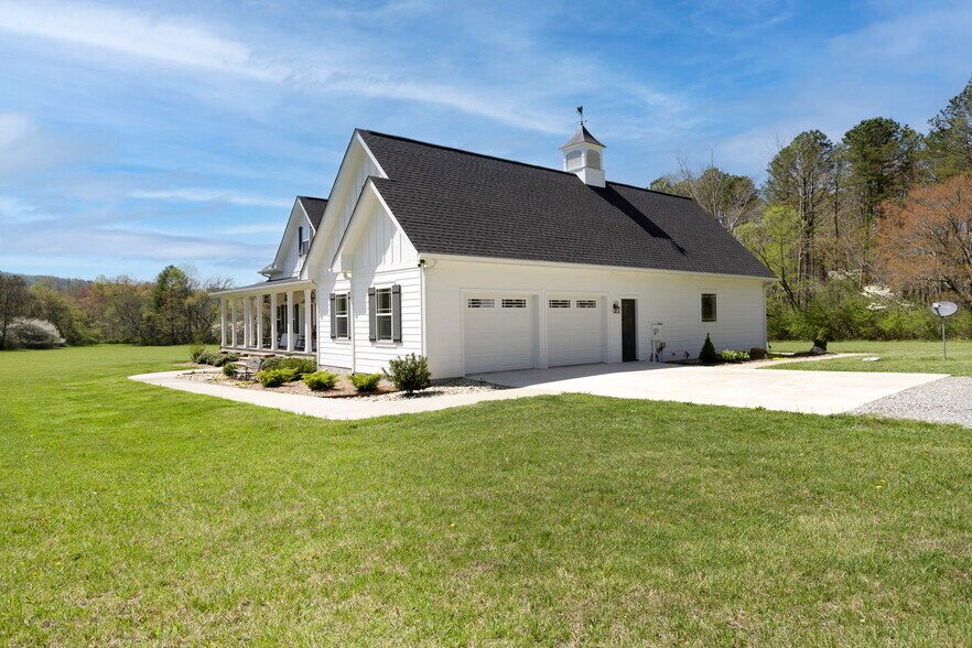 2815 Plottown Rd, Young Harris, GA for sale - Building Photo - Image 3 of 18