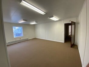 60-90 N 1st St, Zionsville, IN for lease Interior Photo- Image 2 of 9