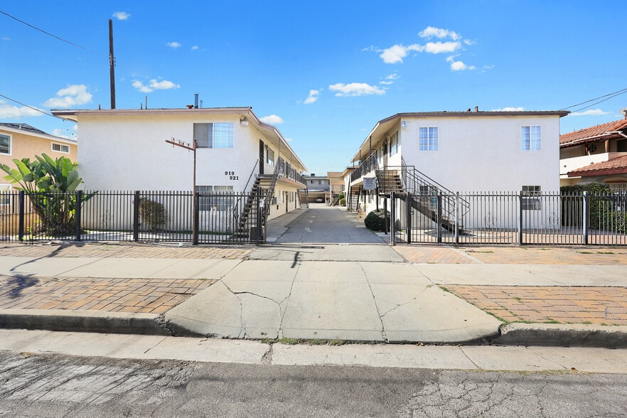 919-921 Carob Way, Montebello, CA for sale - Building Photo - Image 2 of 22