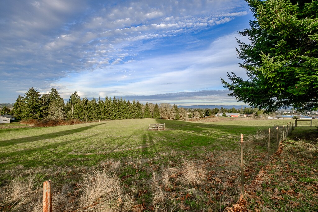 15305 Oakdale Rd, Dallas, OR 97338