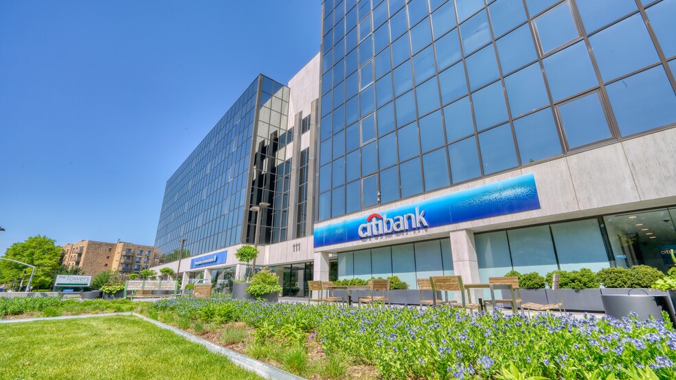 111 Great Neck Rd, Great Neck, NY for lease - Building Photo - Image 2 of 9