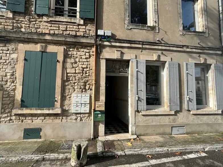 Office in Saint-Rémy-de-Provence for lease - Building Photo - Image 3 of 3