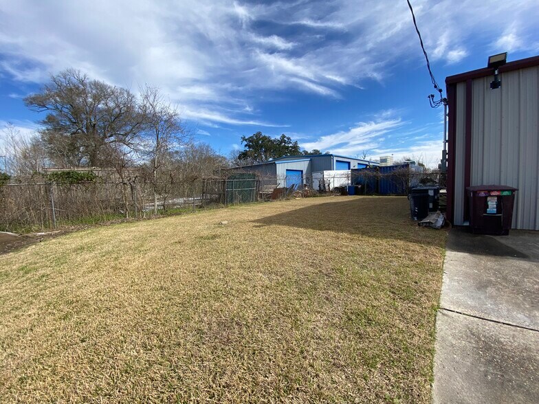 5490 Washington Blvd, Beaumont, TX for lease - Building Photo - Image 2 of 25
