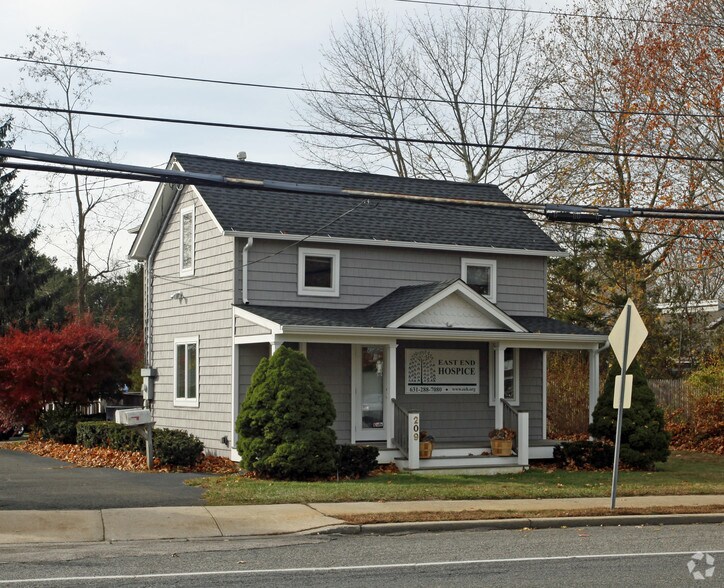 209 Mill Rd, Westhampton Beach, NY for sale - Primary Photo - Image 1 of 1