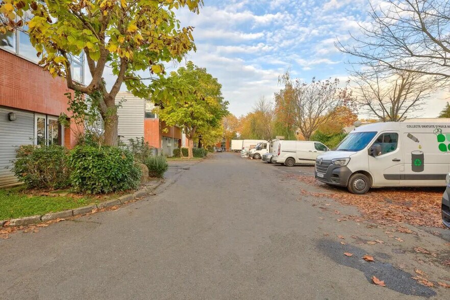 Industrial in Gonesse for lease - Building Photo - Image 2 of 5