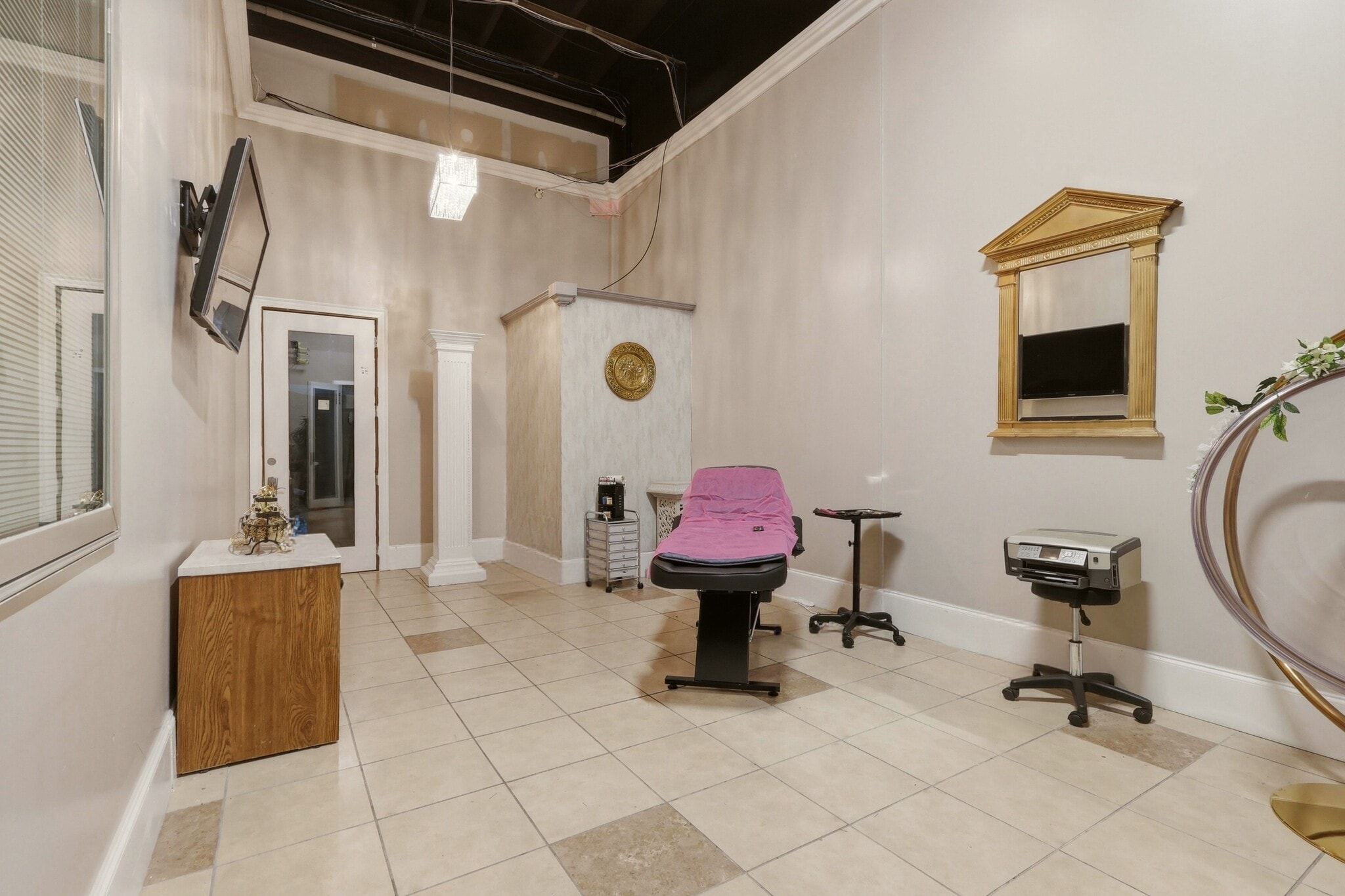 1325 S Eugene St, Greensboro, NC for lease Interior Photo- Image 1 of 1