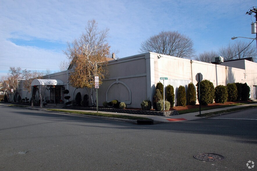 128136 Mehrhof Rd, Little Ferry, NJ 07643