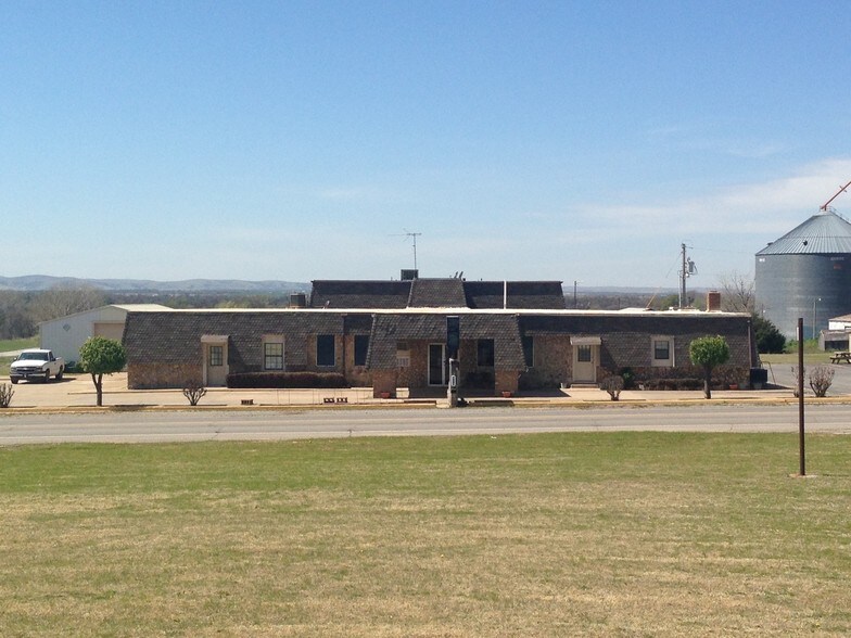 513 S Coblake St, Apache, OK 73006