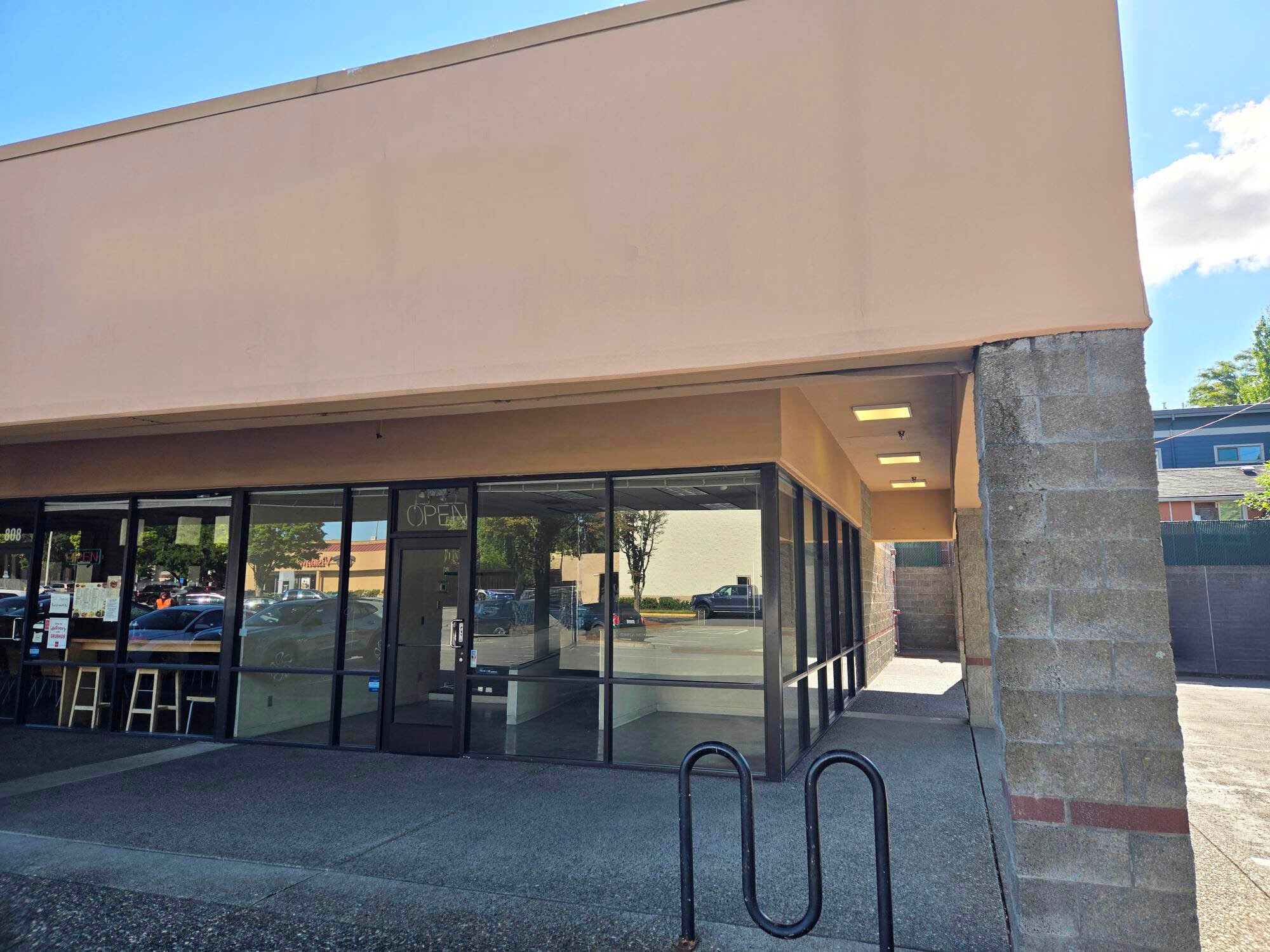 300-900 NW Eastman Pky, Gresham, OR for lease Building Photo- Image 1 of 7