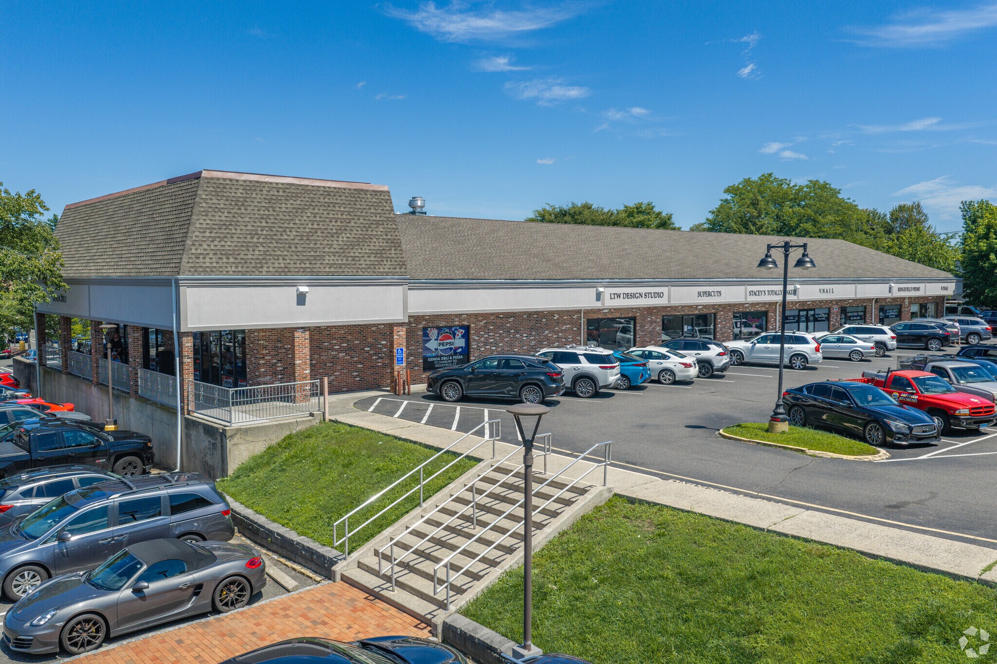 113 Danbury Rd, Ridgefield, CT for sale Primary Photo- Image 1 of 1