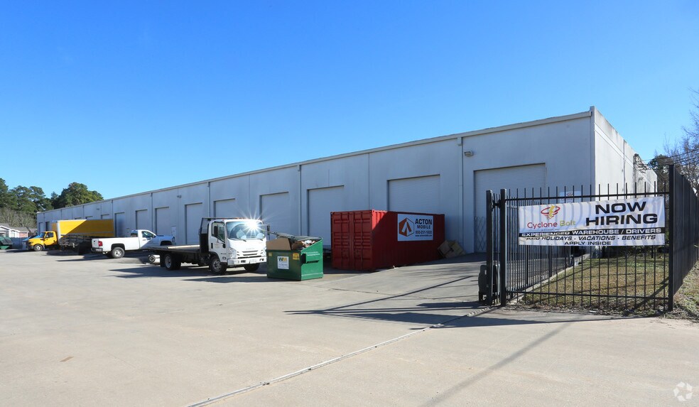 5210-5244 N Sam Houston Pky E, Houston, TX for lease - Building Photo - Image 3 of 10