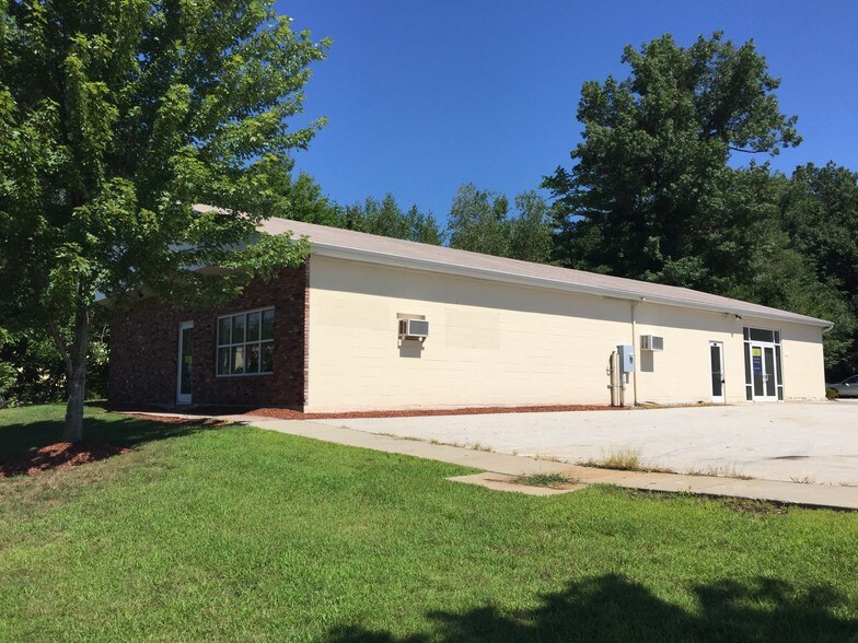 45 Londonderry Tpke, Hooksett, NH 03106