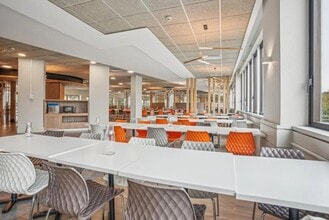 32 Avenue Pablo Picasso, Nanterre for lease Interior Photo- Image 2 of 10