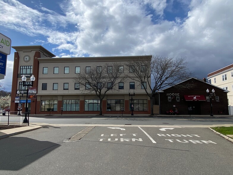 470 Broadway, Revere, MA for lease - Building Photo - Image 1 of 3