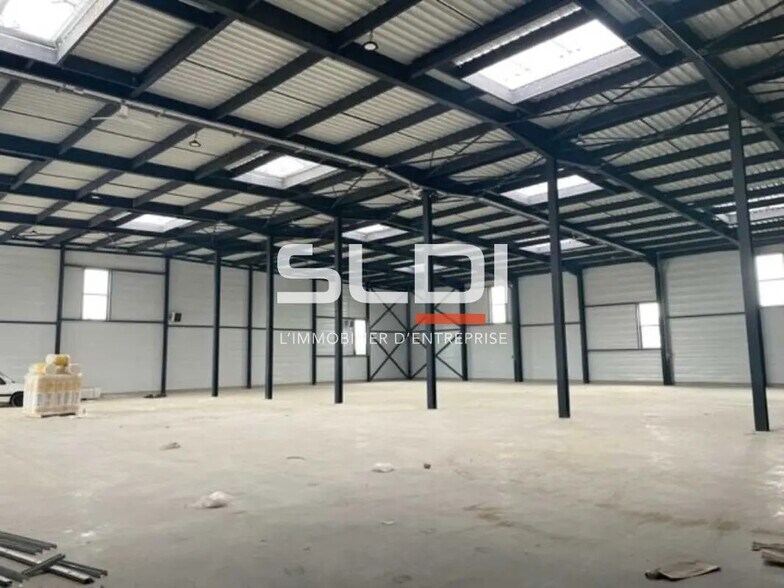 Office in Colombier-Saugnieu for lease - Interior Photo - Image 2 of 11