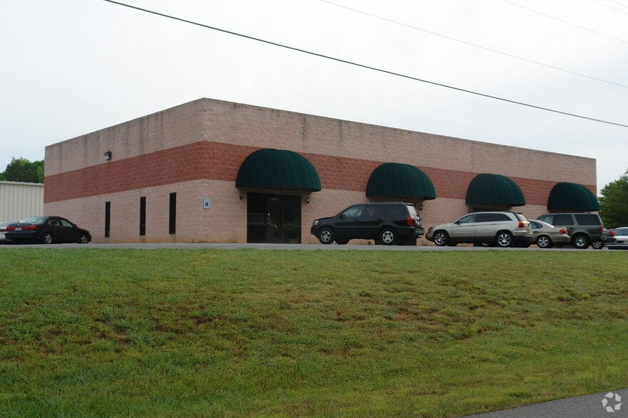 7491 Hagens Hollow Dr, Denver, NC for lease - Primary Photo - Image 1 of 6