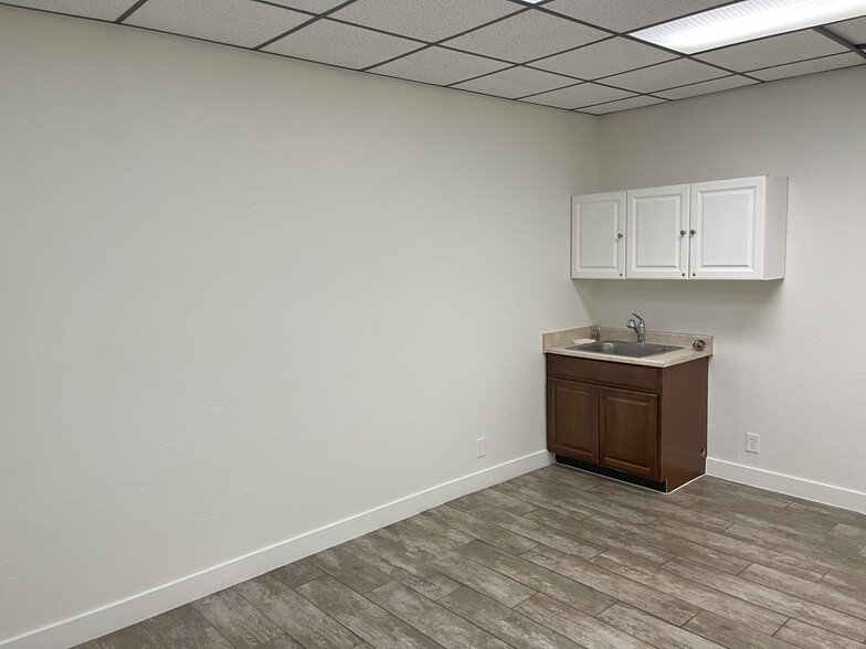 3370 Pinks Pl, Las Vegas, NV for lease - Building Photo - Image 3 of 8