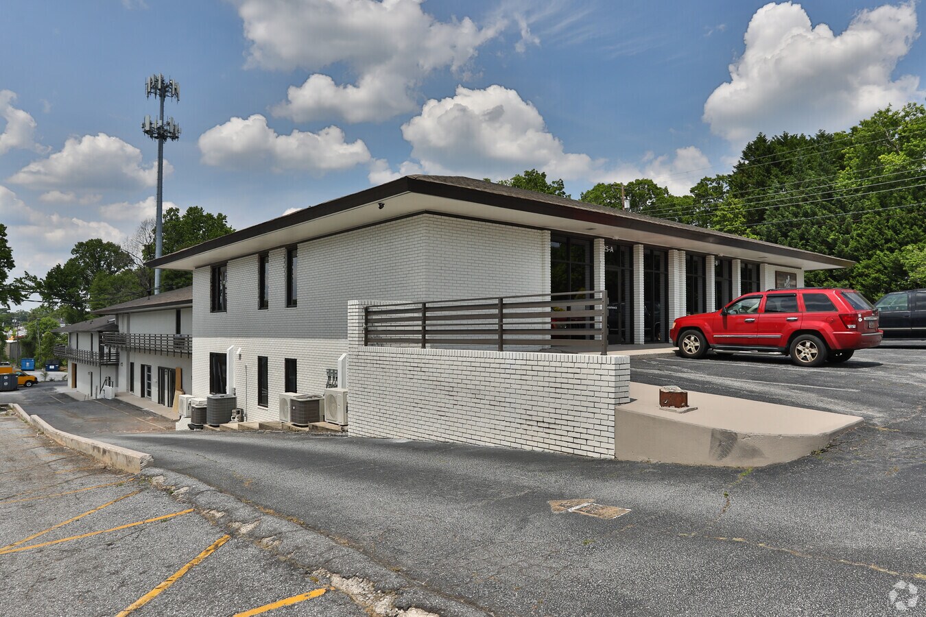 25 Sweetbriar Rd, Greenville, SC 29615 Professional Plaza